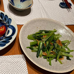 デビューは小松菜と桜海老の炒め物