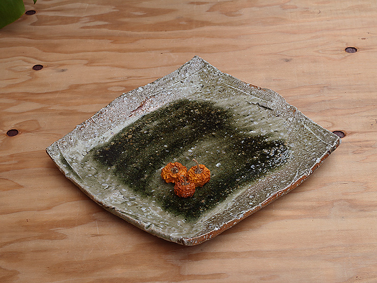 山本一仁個展の器・びーどろ釉角皿・1058