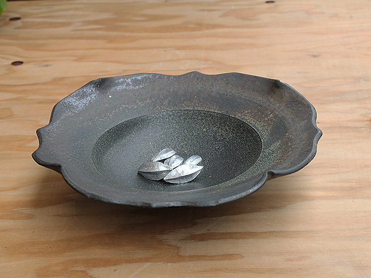 山本一仁個展の器・黒錆・リム鉢・1408
